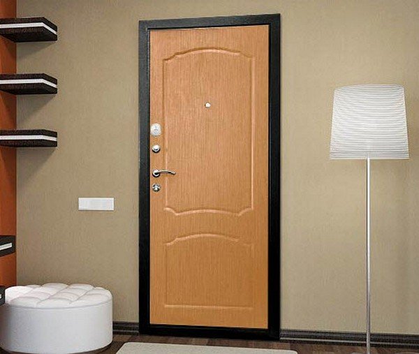 Обшивка двери – лучший способ обновить уже имеющуюся конструкцию